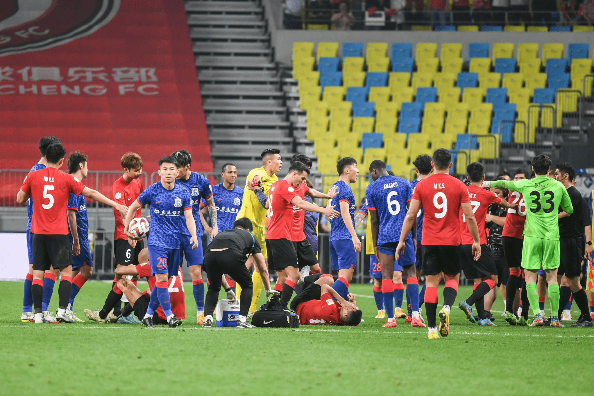 包含中超赛后走向成谜，达拉斯独行侠再遭质疑，压力陡增，更衣室氛围转暖的词条